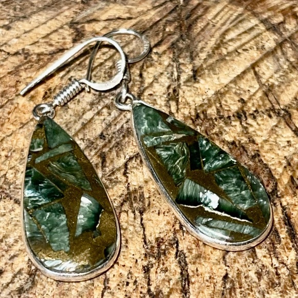 Silver Sheen Seraphinite in Copper Earrings 1 7/8” - Picture 5 of 6